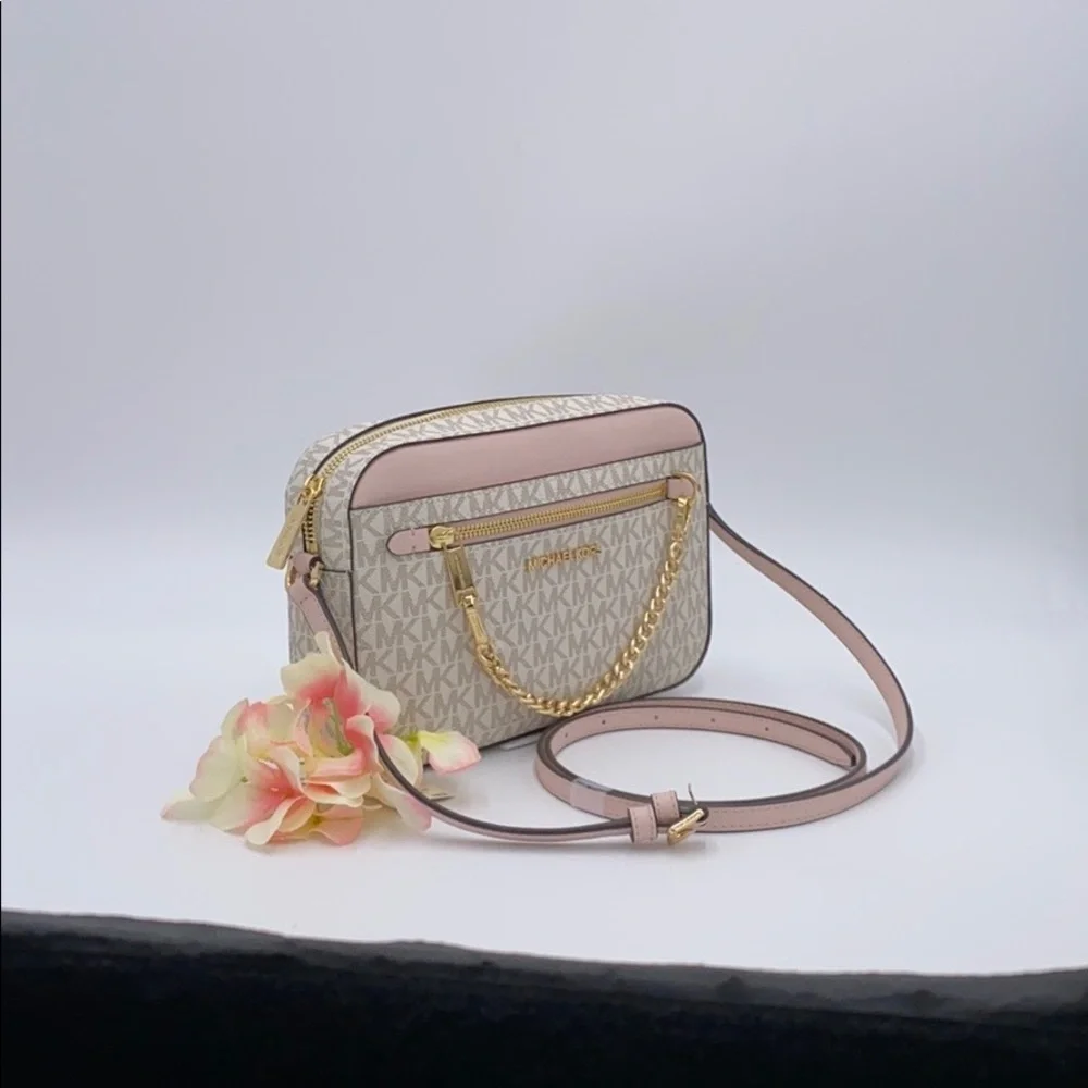 MICHAEL KORS LG EW ZP CHAIN XBODY POWDER BLUSH MLT